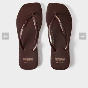 Havaianas x Aritzia Brown Flip Flop Sandals
